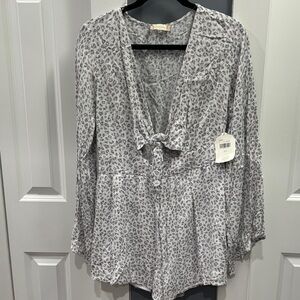 NWT.Altar'd State Gray Leopard Print romper’s